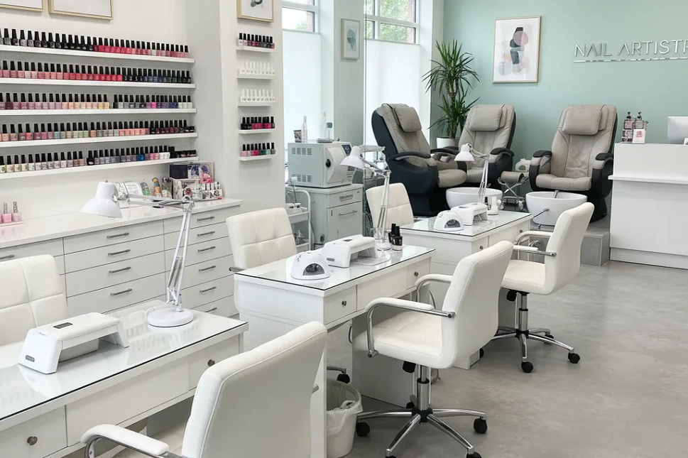 Как открыть маникюрный салон