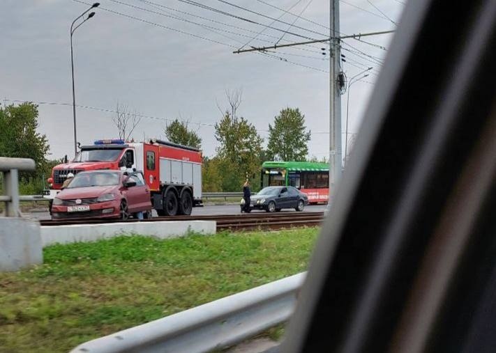     В Курске женщина-водитель попала в ДТП, выехав на трамвайные пути