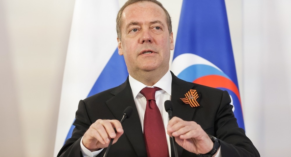 Медведев назвал две плохие новости для Макрона и Мерца