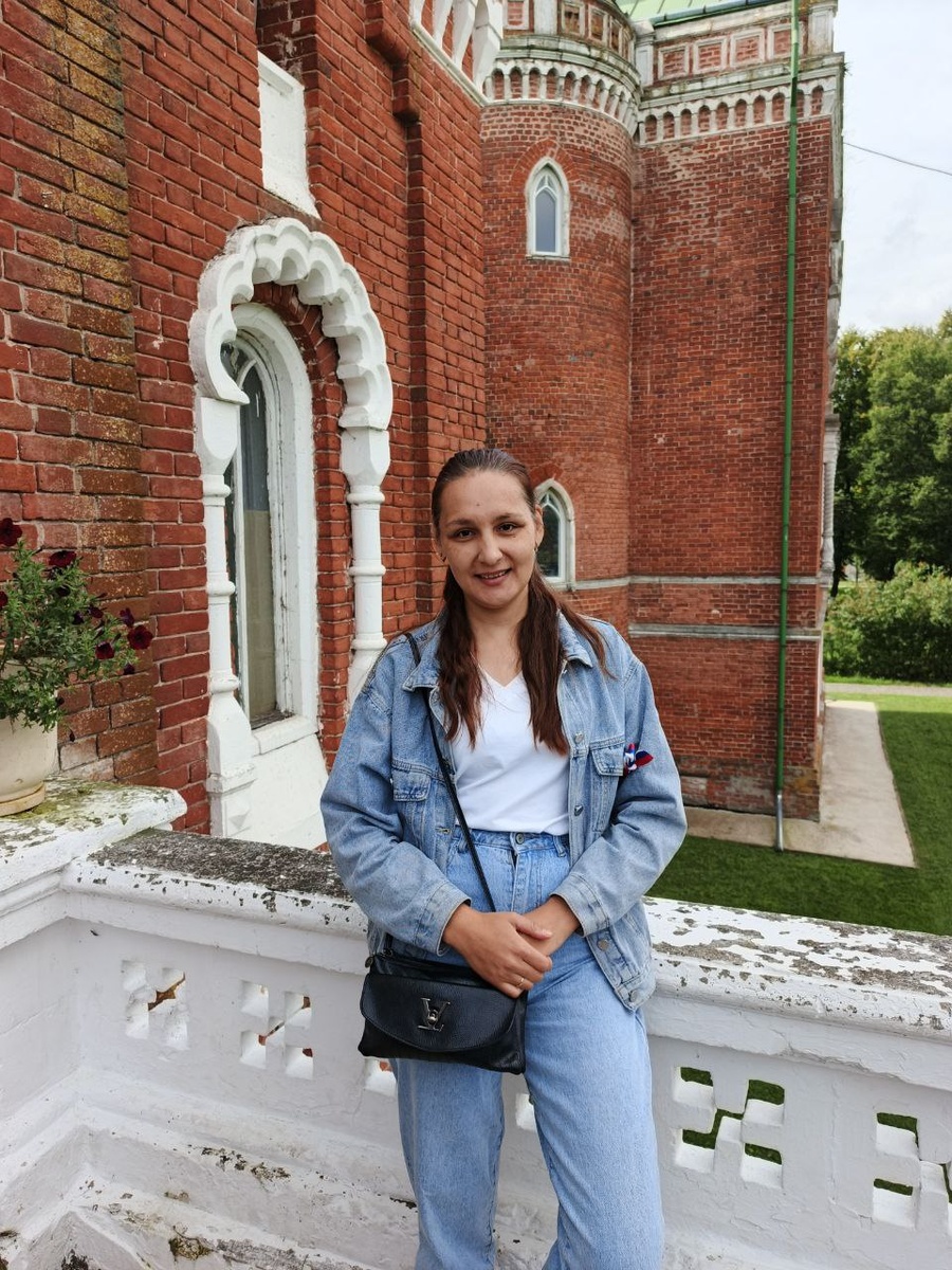 На другом балконе