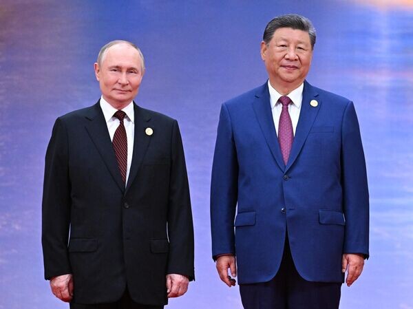 «К черту Макрона и Евросоюз». Французы сравнили своих лидеров с Путиным и прозрели