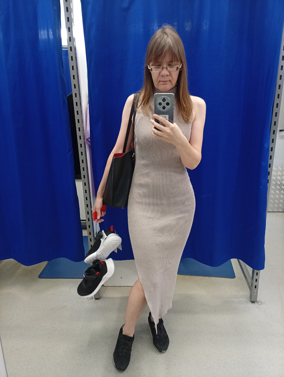 Автор со своим 38м держит в руках 39е лапти.))) фото мое.))