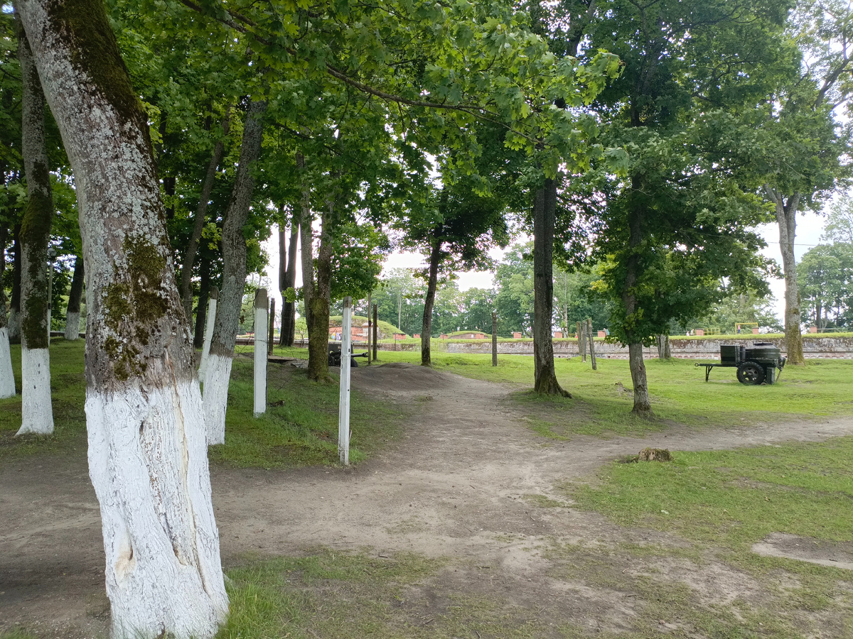 Окрестности перед входом в форт