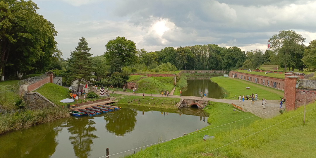 Легендарный форт "Дёнхофф" с кроликами в Калининграде, стоит ли посетить в 2025?