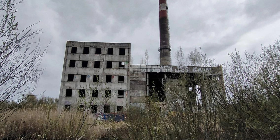 В Петербурге экстремалка сорвалась с 90-метровой трубы и погибла