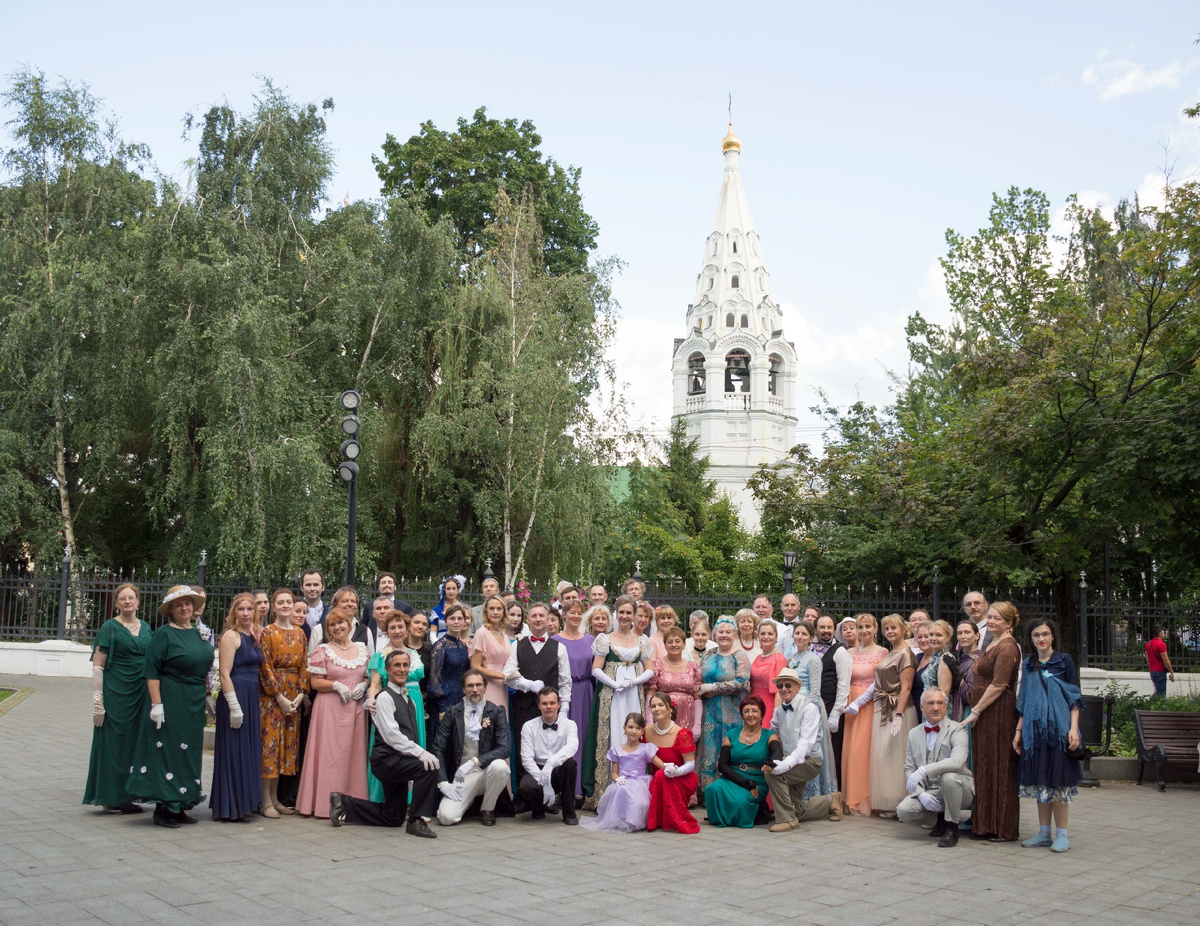 5 июля. Бал в Московском дворике (Спасопесковский сквер)