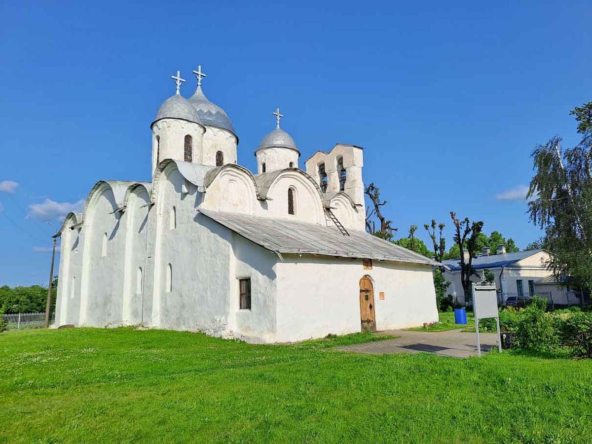 Чудо из XII столетия — собор Иоанна Предтечи бывшего Ивановского монастыря, древнейший храм Пскова. Фото предоставлено автором