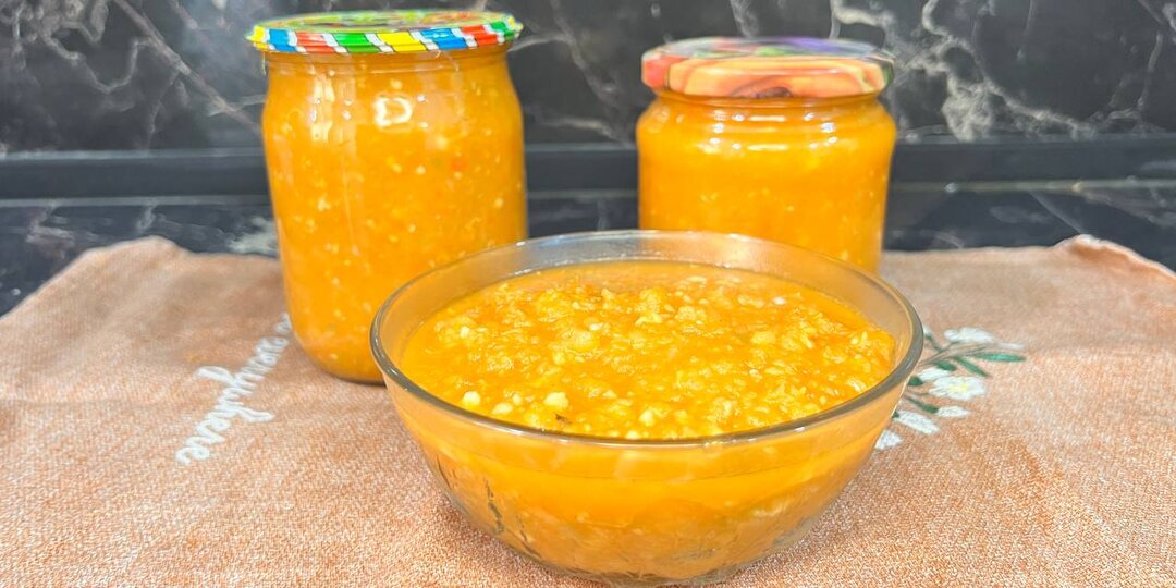 Аджика из помидоров и яблок