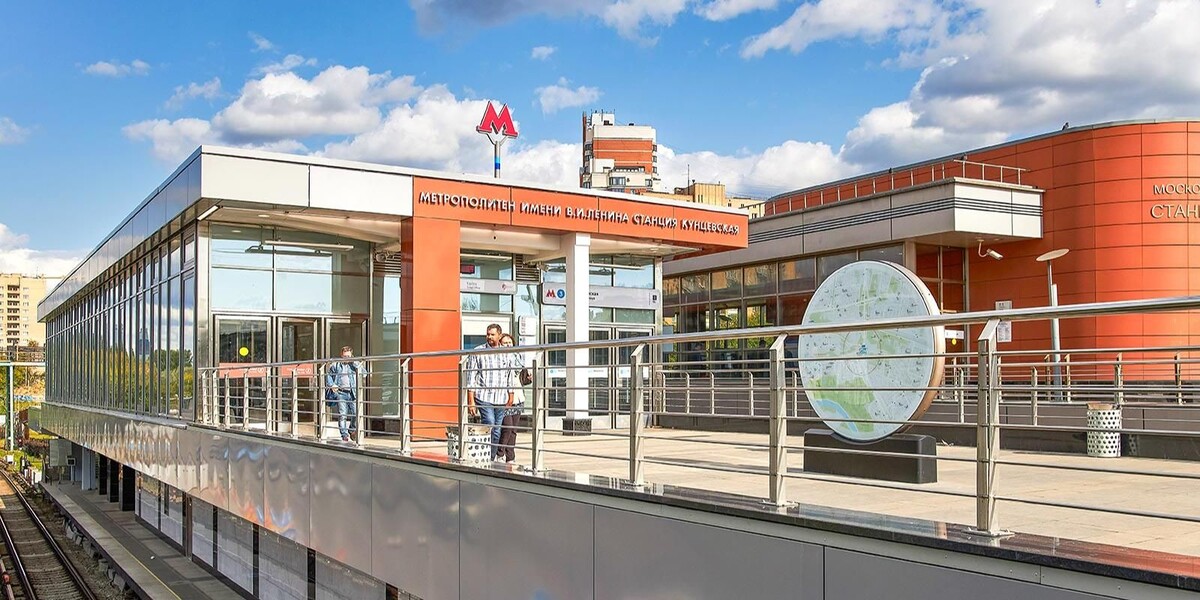 📷 1.1: Вход. Современный остеклённый вестибюль — наследник исторической «воздушной» архитектуры станции | Максим Денисов.  mos.ru