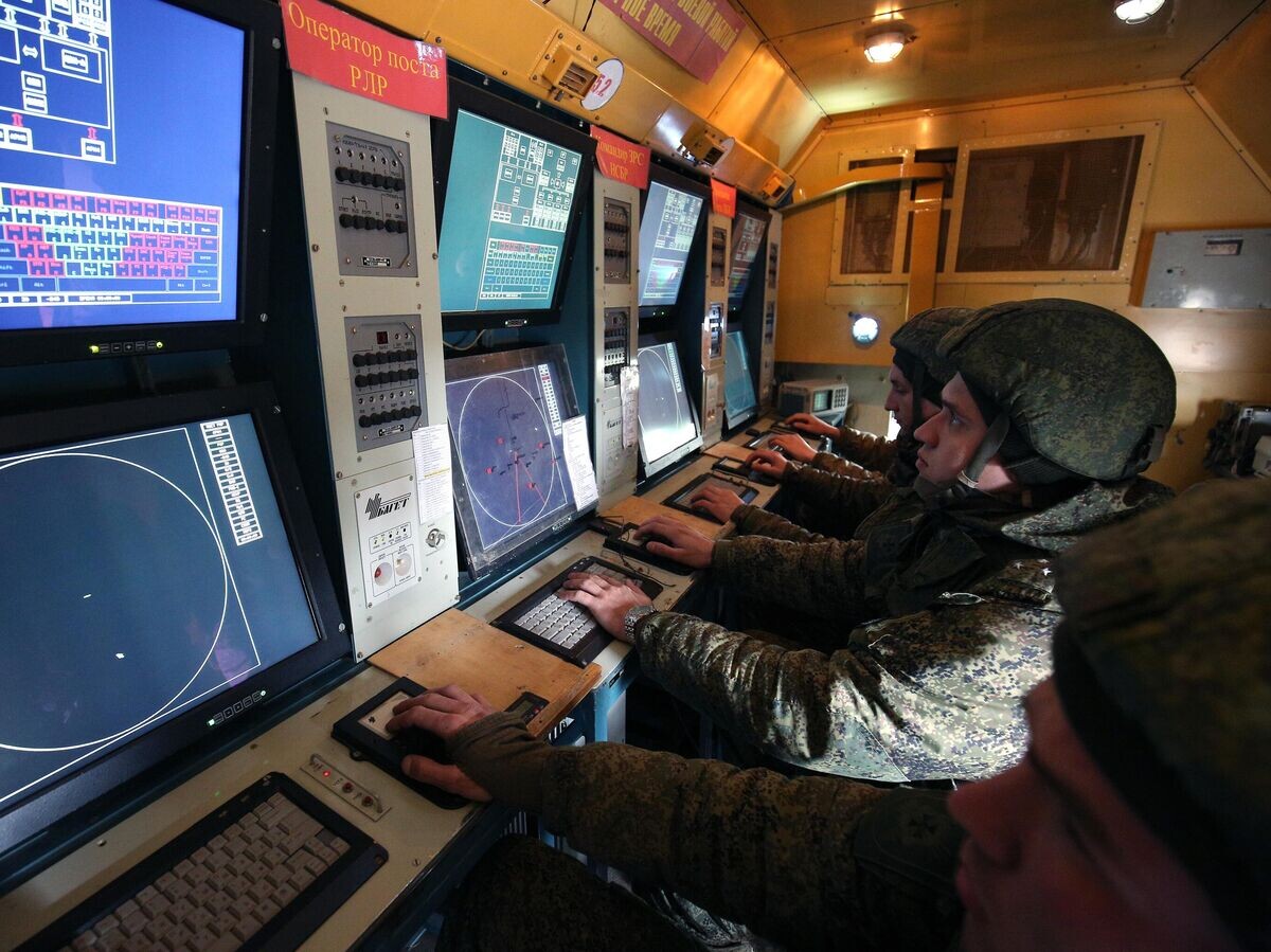    Командный пункт в составе зенитной ракетной системы© РИА Новости / Виталий Тимкив