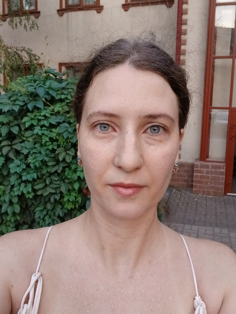 Макс некрасные глаза на лекарствах)