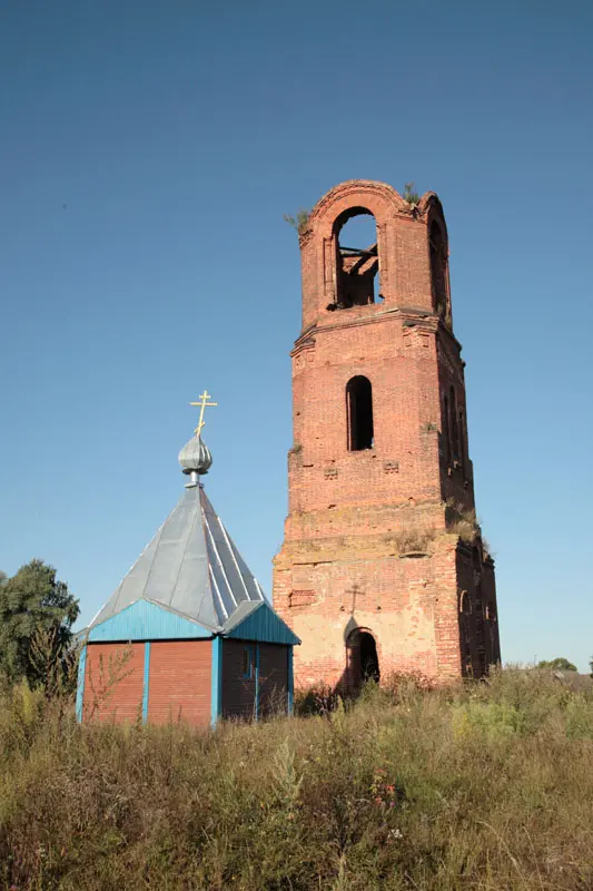 Часовня Успения Пресвятой Богородицы, Бережки, общий вид в ландшафте. Автор фотографии: Чупринин Михаил. Снято: 16 августа 2009 г.