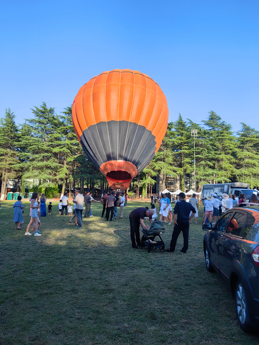 Даже запускали все три дня выставки воздушный шар и с него можно было обозревать мероприятие.