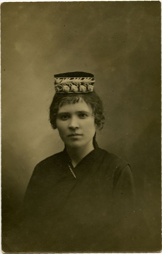 Марьям Музафарова-Муштари. 1917 г. Фото из архива Б.Ф. Султанбекова. 