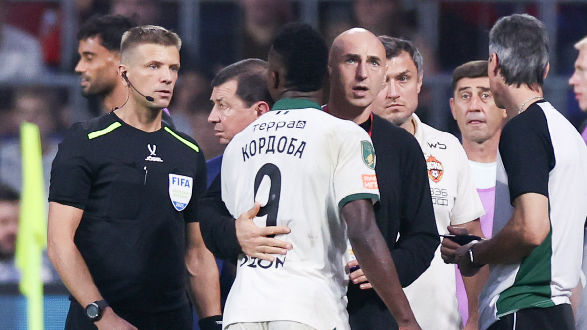    Нападающий «Краснодара» Джон Кордоба после удаления в матче с ЦСКА.Дарья Исаева