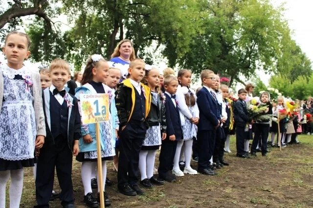    Можно ли фотографировать детей на торжественной линейке в школе?