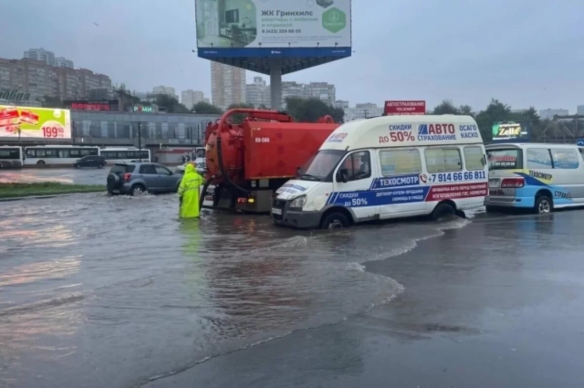    Муниципальные службы Владивостока устраняют последствия дождя