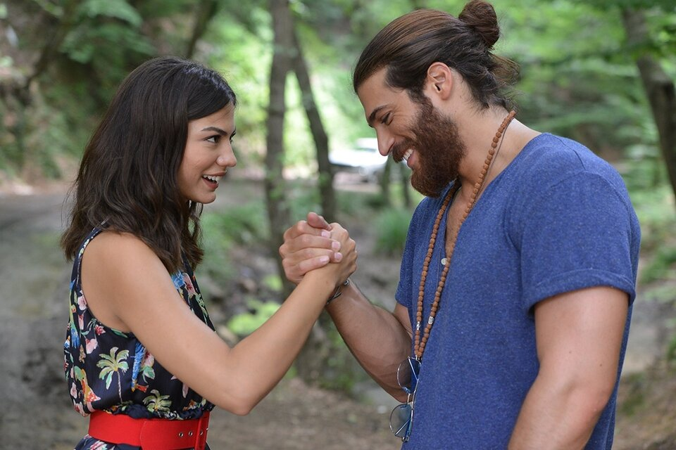 Кадр из сериала «Ранняя пташка» (Erkenci Kuş) 