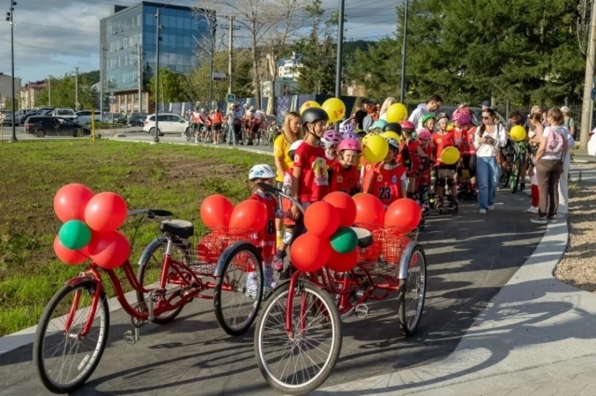    На сахалинской набережной реки Рогатка открыли вело-пешеходный мост