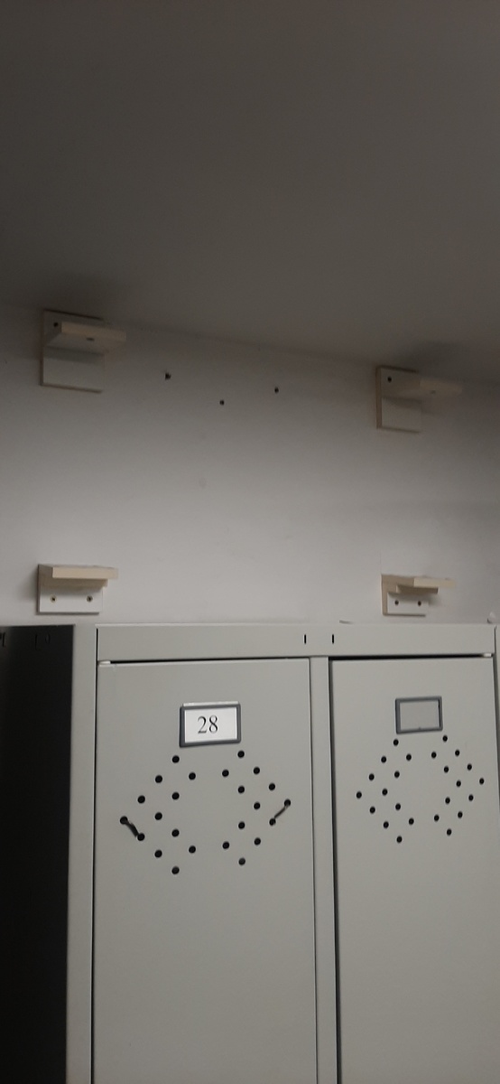 Крепления для будущих коробов явно большего размера.