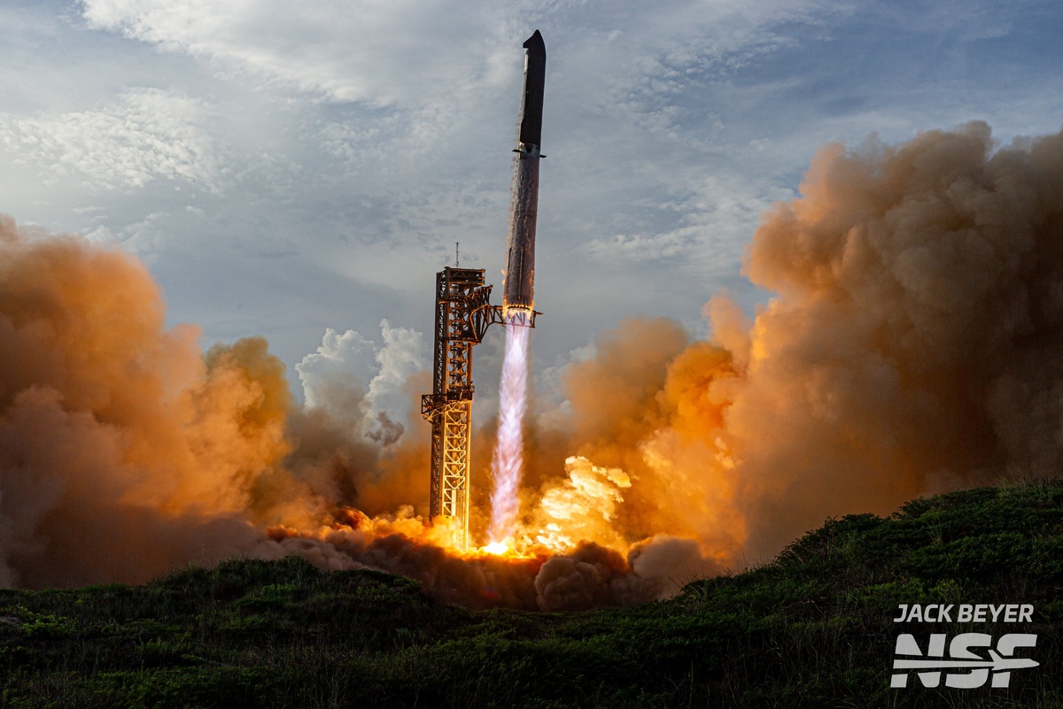 Запуск Starship Flight 10. Фото @thejackbeyer  📷
