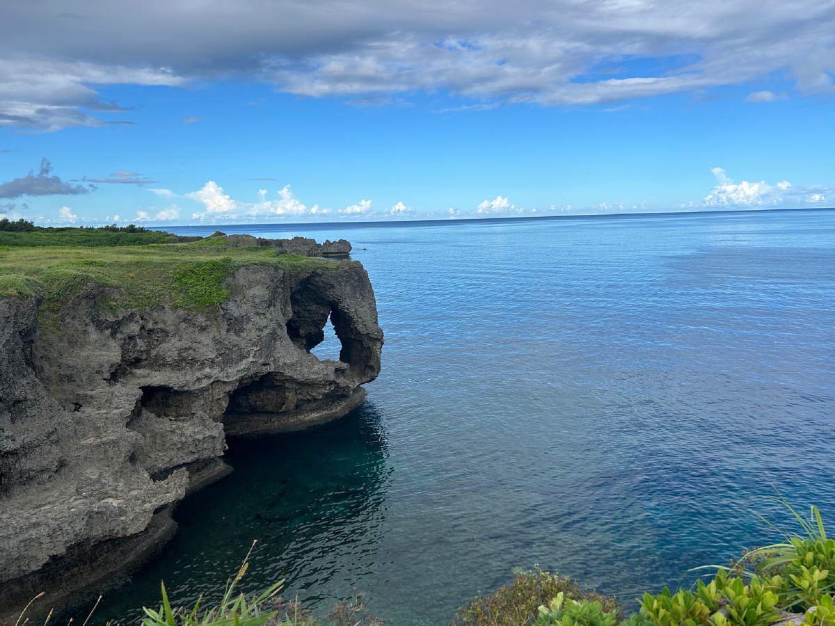 Манзамо. Говорят, что название мыса происходит от высказывания местного короля, который в начале XVIII века отметил, что здесь поместятся 10 тыс. человек. 