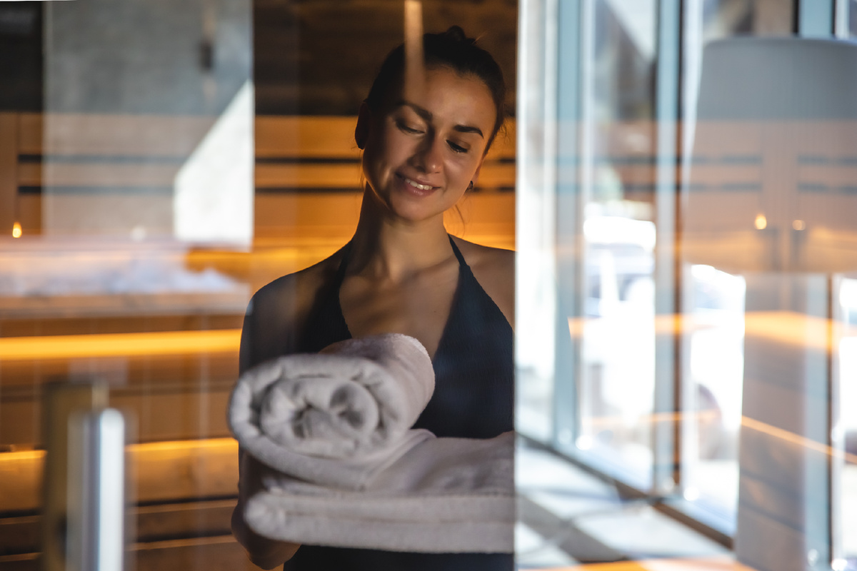 https://ru.freepik.com/free-photo/woman-sauna-with-towels-her-hands-closeup_30906853.htm Изображение от pvproductions на Freepik