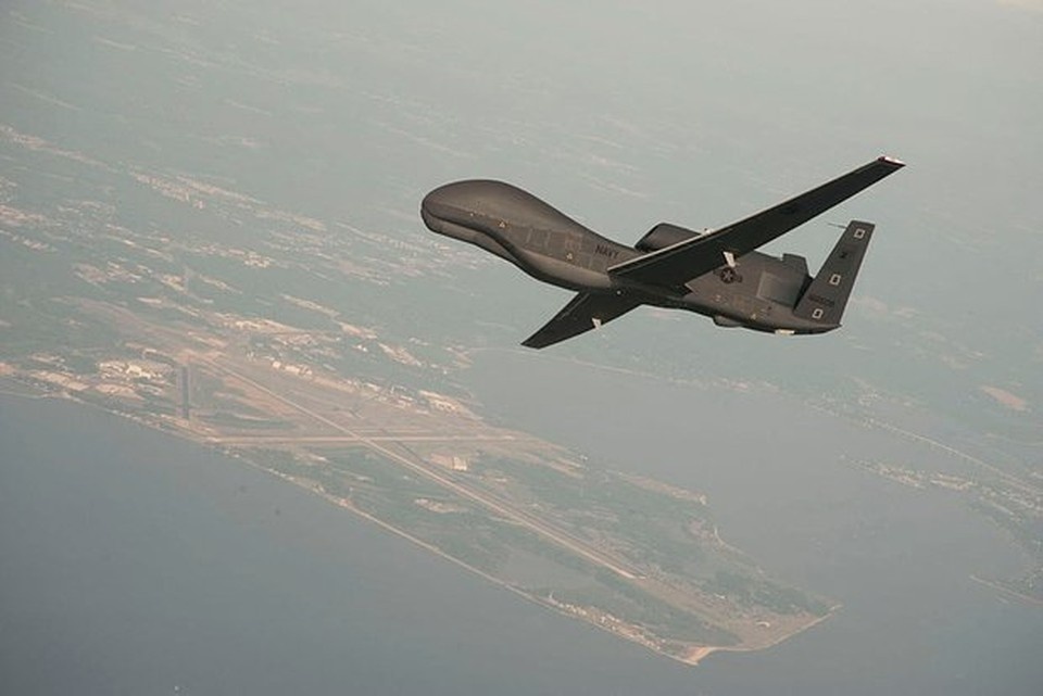    Американский разведывательный дрон R-4B заметили над Черным морем REUTERS