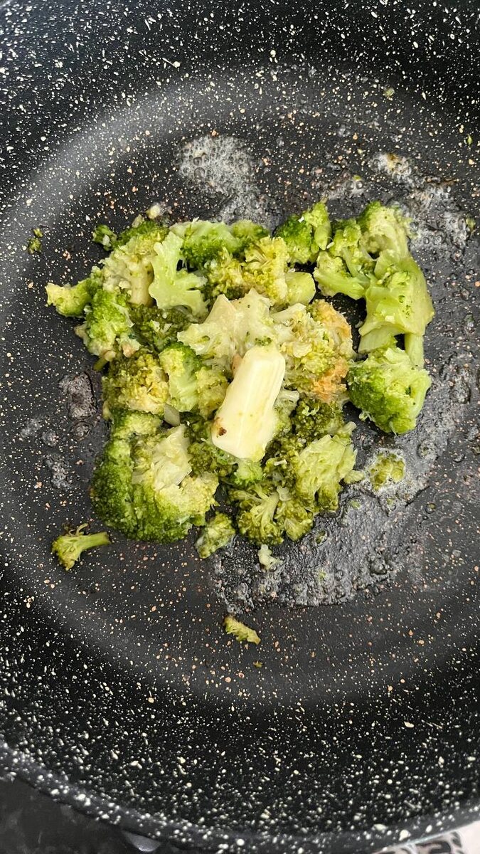 Брокколи на сковороде