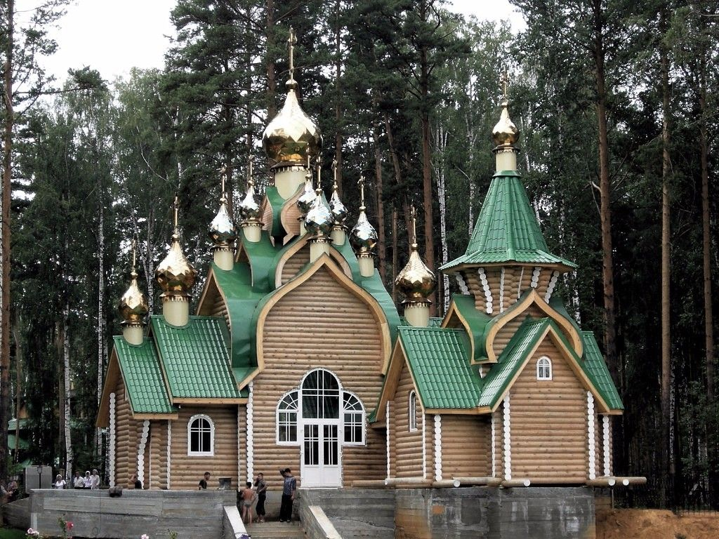 Деревянные храмы монастыря на Ганиной Яме