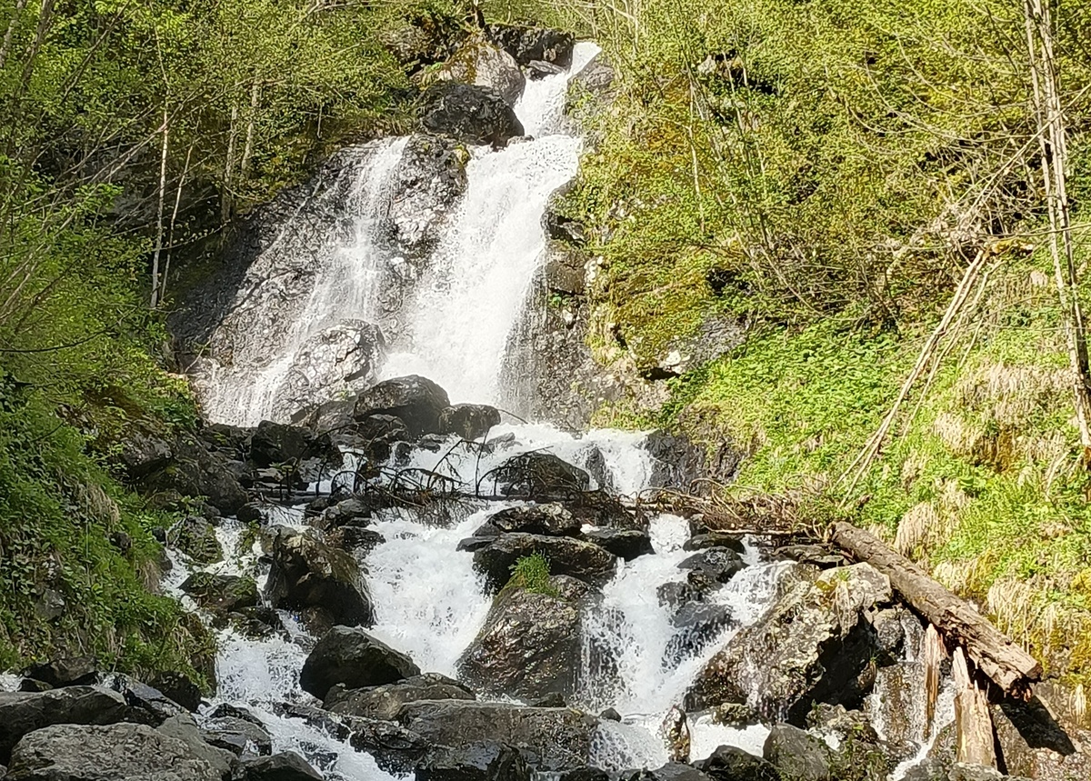Молочный водопад в июне 2025. Фото автора. 