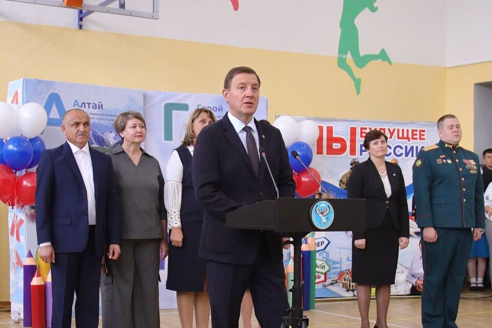    День знаний в гимназии №3 Горно-Алтайска. Источник: t.me/maksimov_tg