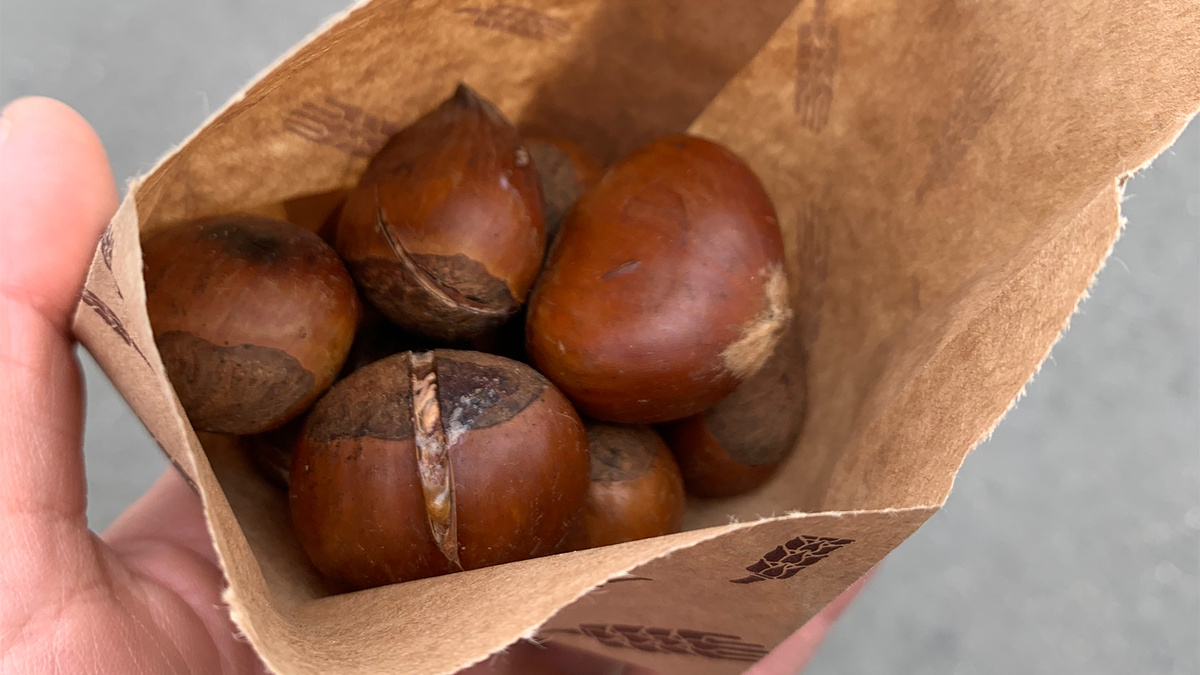 Такой кулёк каштанов продали