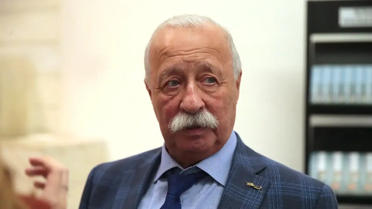    Леонид Якубович.