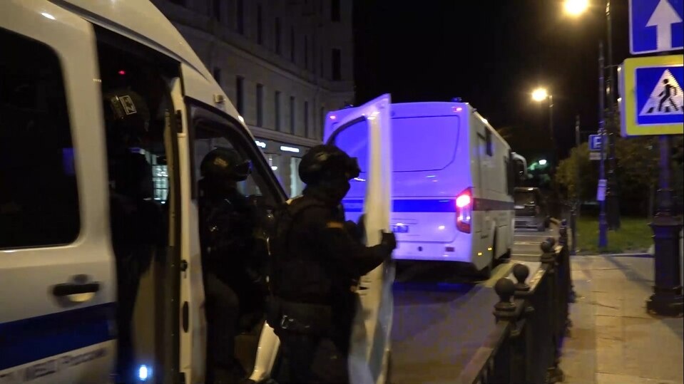     Фото: Скриншот видео от пресс-службы ГУ МВД России по Санкт-Петербургу и Ленобласти.