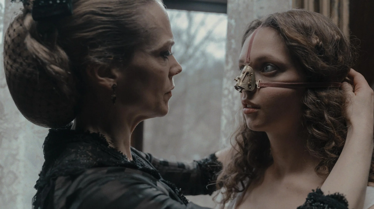 Фильм европейских кинематографистов «Гадкая сестра» стал одним из самых ярких явлений года