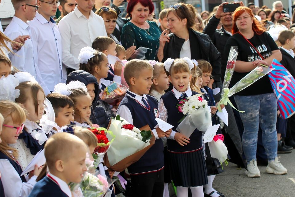    День Знаний в барнаульской школе №13. Источник: Виталий Барабаш / Толк