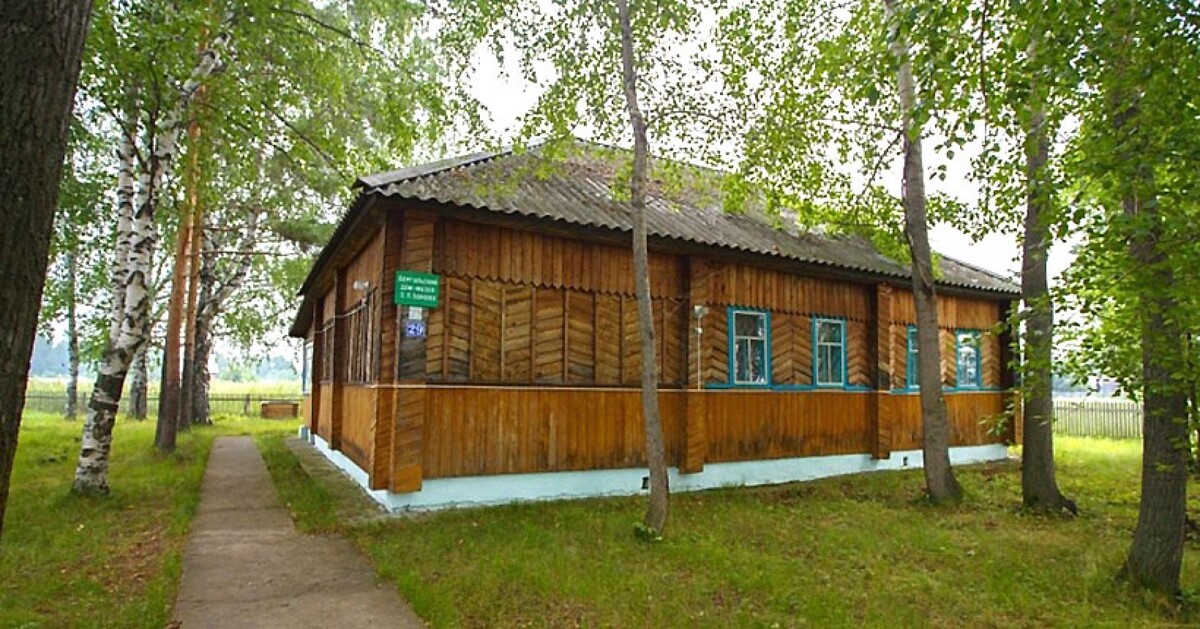 В маленькой деревне скрывался под чужой фамилией автор уральских сказов Павел Бажов.