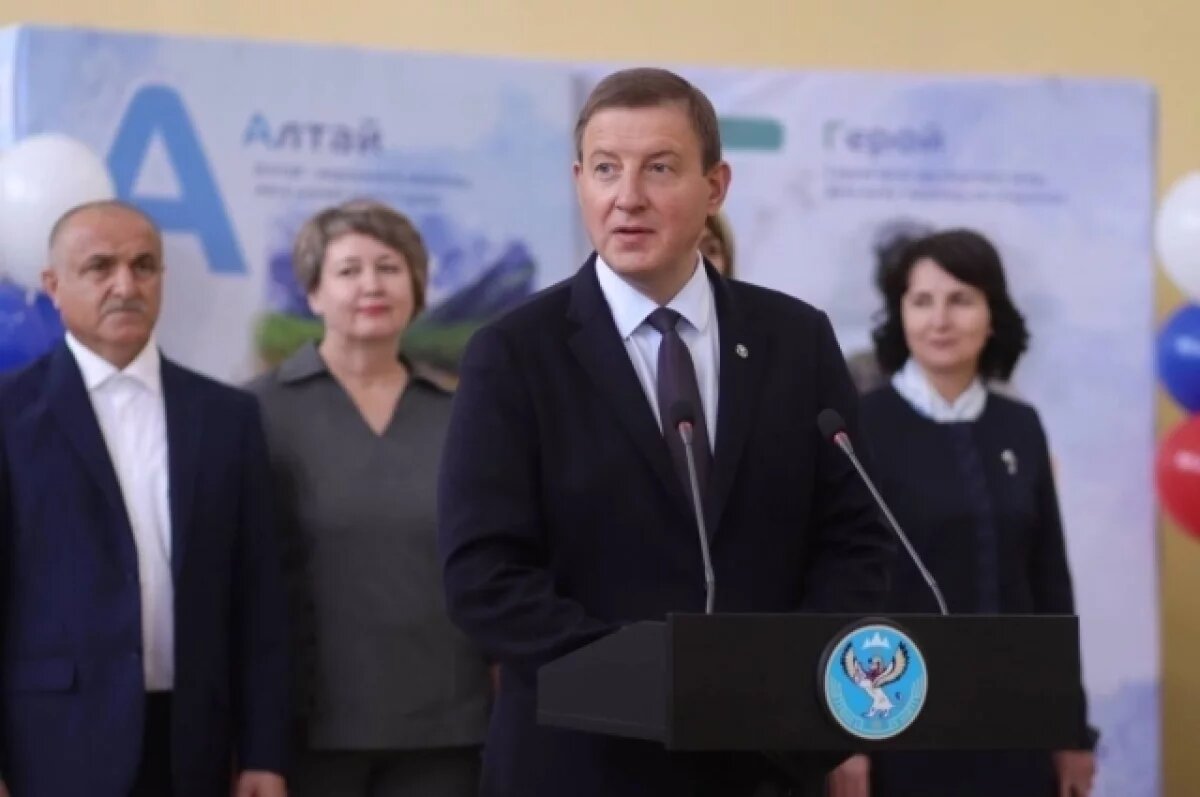    Андрей Турчак побывал на линейке в гимназии, восстановленной после пожара