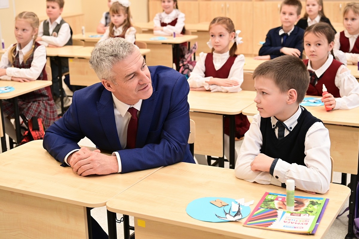    Новую школу торжественно открыли в Суоярви. Фото: "Республика"/Сергей Юдин