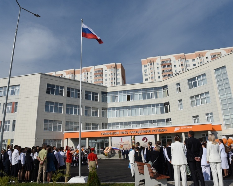     Спасатели напомнили курским школьникам о мерах безопасности в День знаний