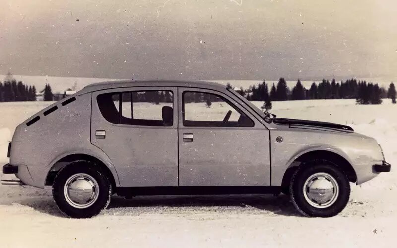 На конкурсе красоты ИЖ-13 не получил бы первую премию. Но ведь это лишь первый ходовой макет.