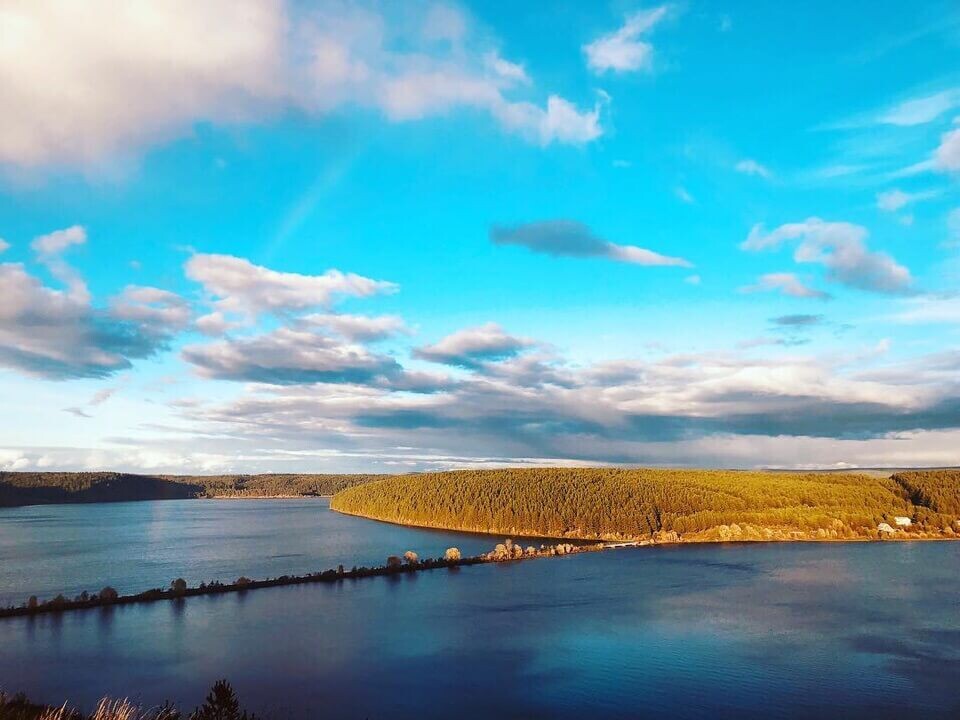 Вид на Михайловский пруд с горы Любви