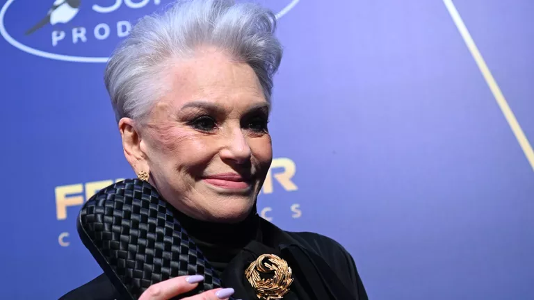 Ирина Понаровская на церемонии вручения премии Fashion People Awards, 2023. Певица в 70 лет получила приз «Икона стиля»