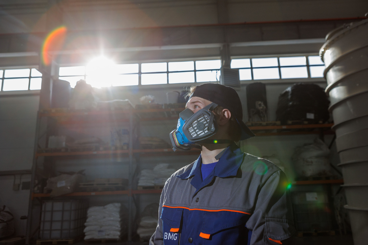 Средства индивидуальной защиты (СИЗ) снижают риск химических ожогов и отравлений