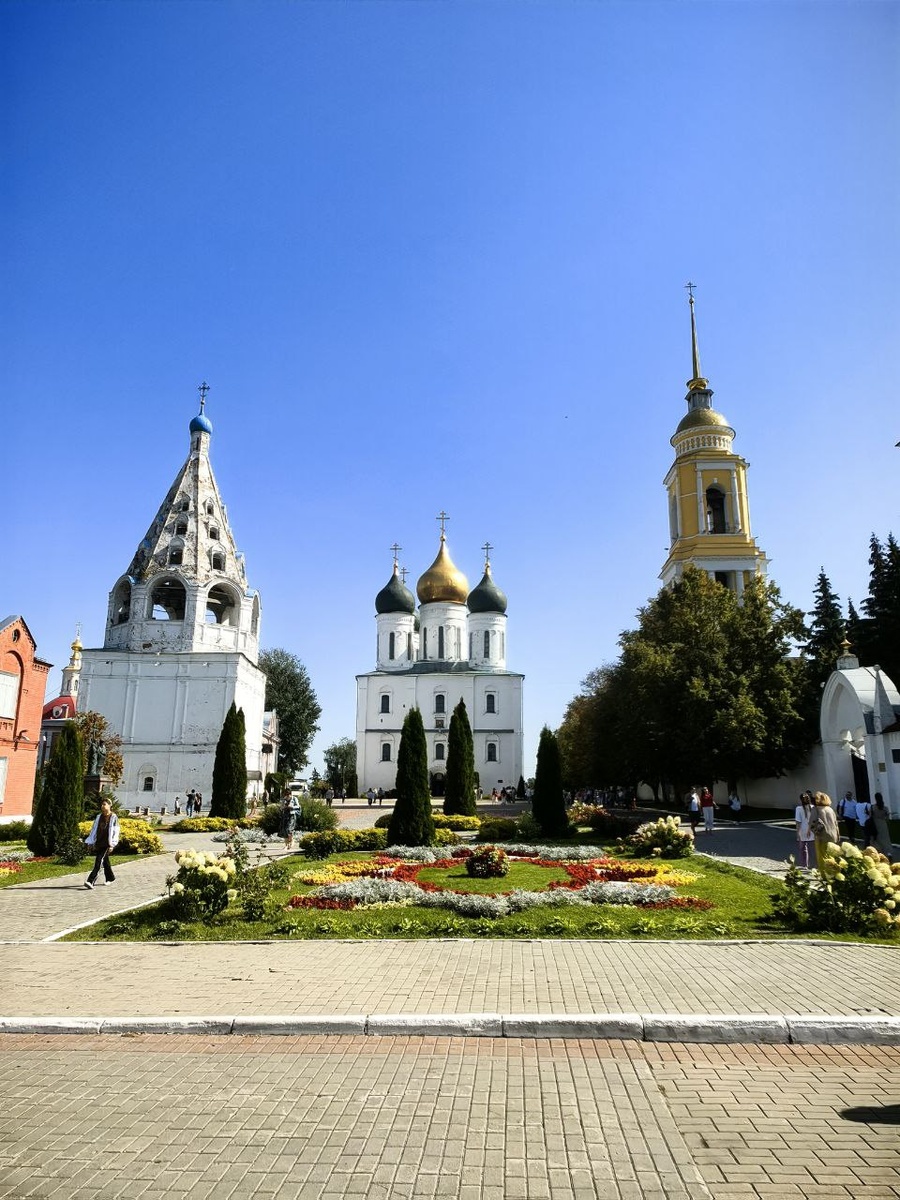 Соборная площадь в Коломне