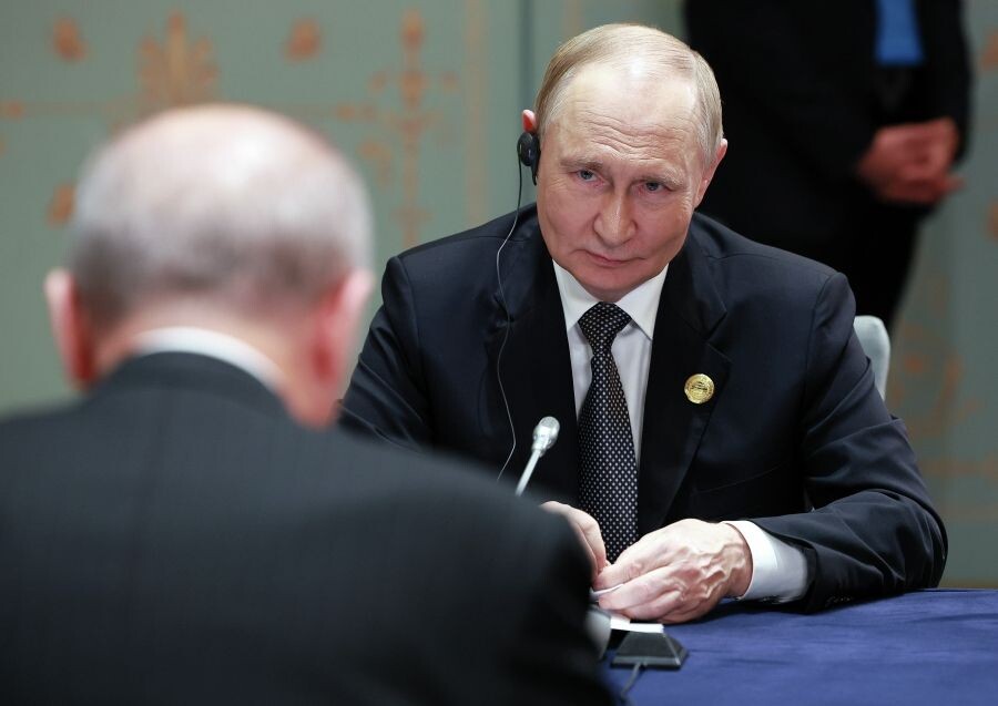    Владимир Путин во время встречи с президентом Турции Реджепом Тайипом Эрдоганом на полях саммита ШОС / Источник: © Владимир Смирнов/POOL/РИА Новости