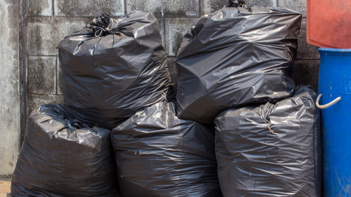 Собрал всю картофельную ботву с участка