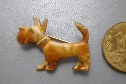 Брошь с эмалью золотистого тона в виде шнауцера