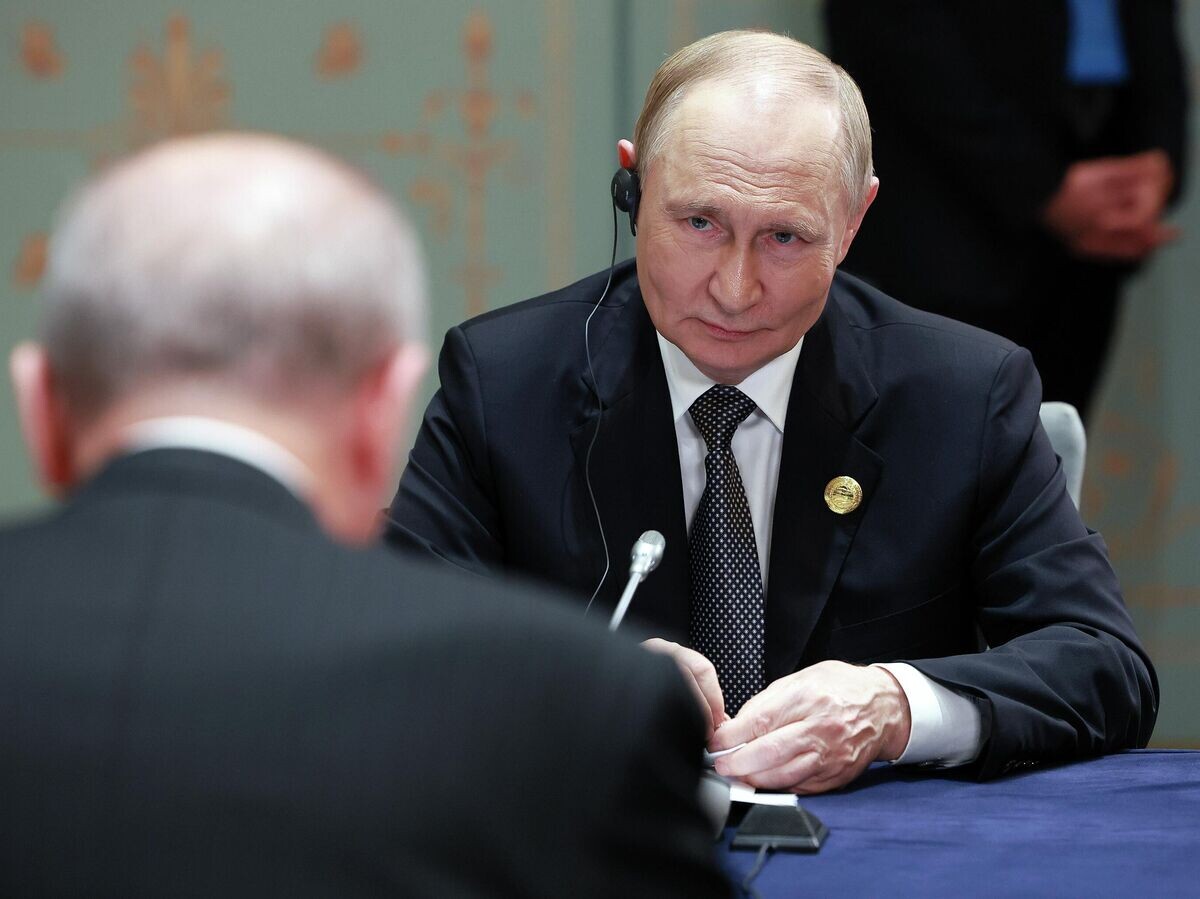    Президент РФ Владимир Путин во время встречи с президентом Турецкой Республики Реджепом Тайипом Эрдоганом на полях саммита ШОС в Тяньцзине© РИА Новости / POOL